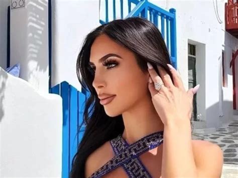 Modelo conhecida por ser sósia de Kim Kardashian morre após。